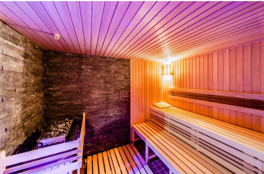 Appartamento Live-inn 2 Bdr Family For 1-8 Guests, 20 Mins To Center, Lift, Gym, Reception, Parking, Roof Terrace, Game & Party *