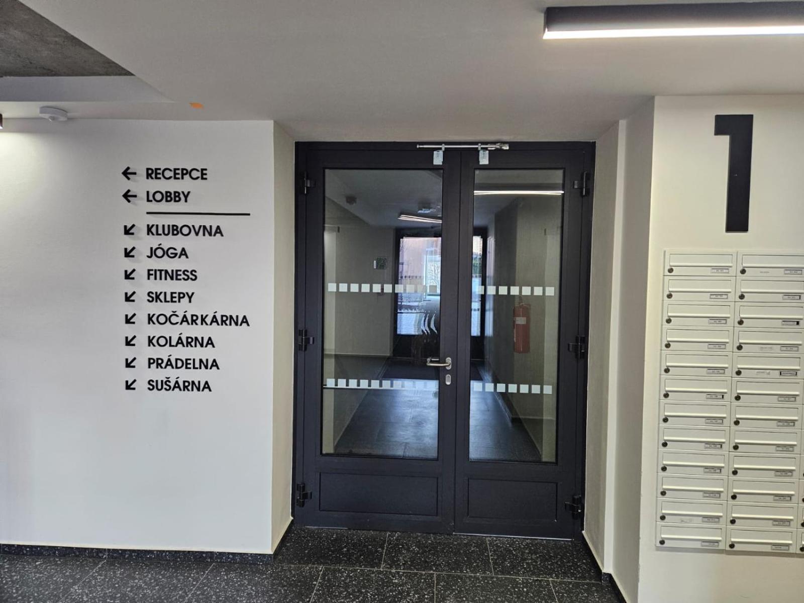 Appartamento Live-inn 2 Bdr Family For 1-8 Guests, 20 Mins To Center, Lift, Gym, Reception, Parking, Roof Terrace, Game & Party