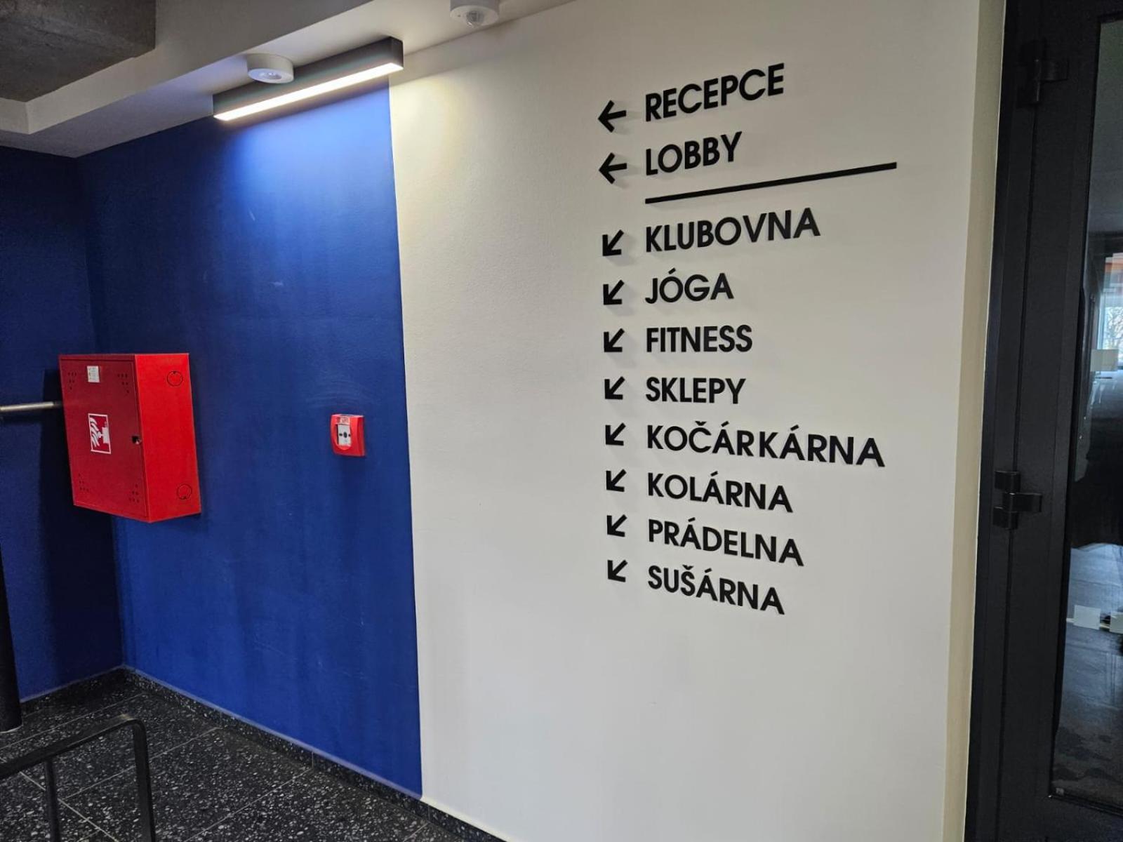 Live-inn 2 Bdr Family For 1-8 Guests, 20 Mins To Center, Lift, Gym, Reception, Parking, Roof Terrace, Game & Party Appartamento Praga