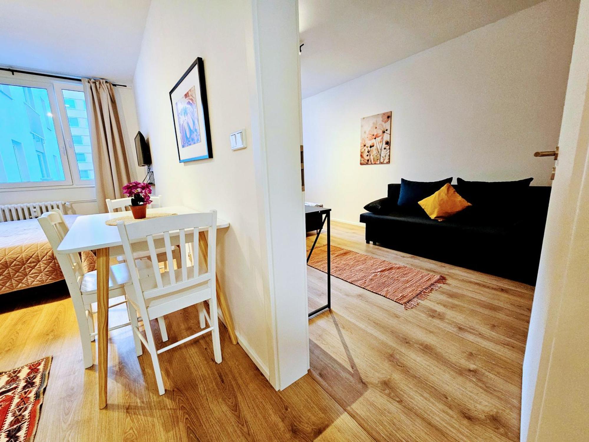 Live-inn 2 Bdr Family For 1-8 Guests, 20 Mins To Center, Lift, Gym, Reception, Parking, Roof Terrace, Game & Party Appartamento *