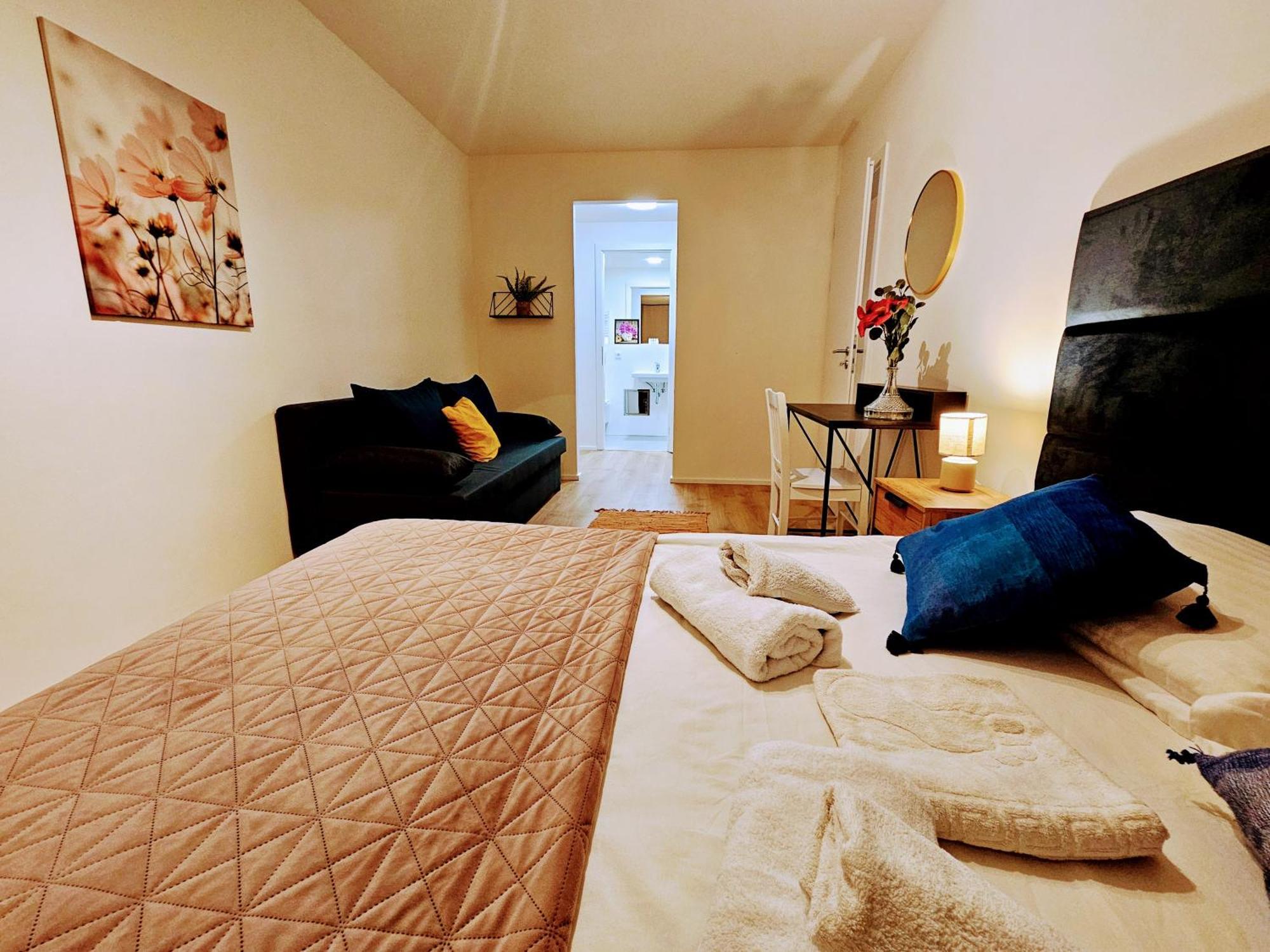 Live-inn 2 Bdr Family For 1-8 Guests, 20 Mins To Center, Lift, Gym, Reception, Parking, Roof Terrace, Game & Party Appartamento Praga