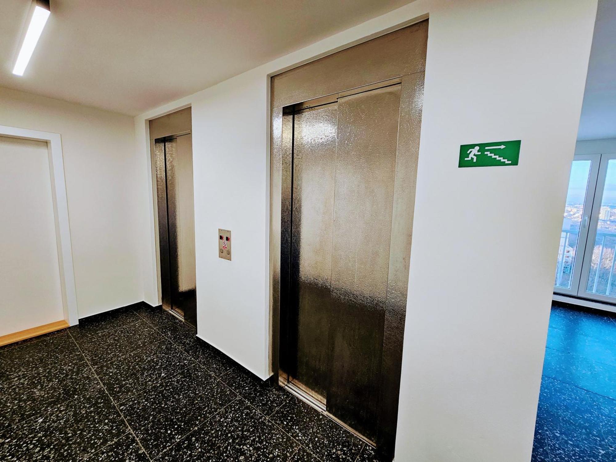 Apartament Live-inn 2 Bdr Family For 1-8 Guests, 20 Mins To Center, Lift, Gym, Reception, Parking, Roof Terrace, Game & Party *
