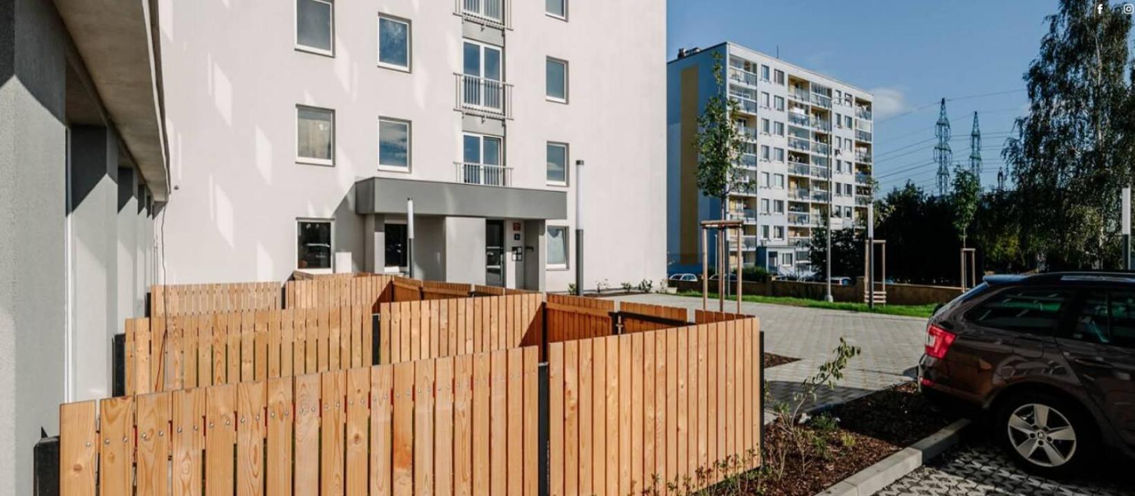 Live-inn 2 Bdr Family For 1-8 Guests, 20 Mins To Center, Lift, Gym, Reception, Parking, Roof Terrace, Game & Party Praga