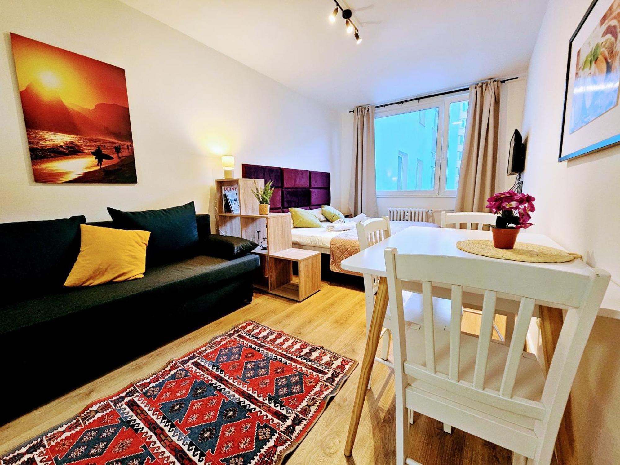 Appartamento Live-inn 2 Bdr Family For 1-8 Guests, 20 Mins To Center, Lift, Gym, Reception, Parking, Roof Terrace, Game & Party *