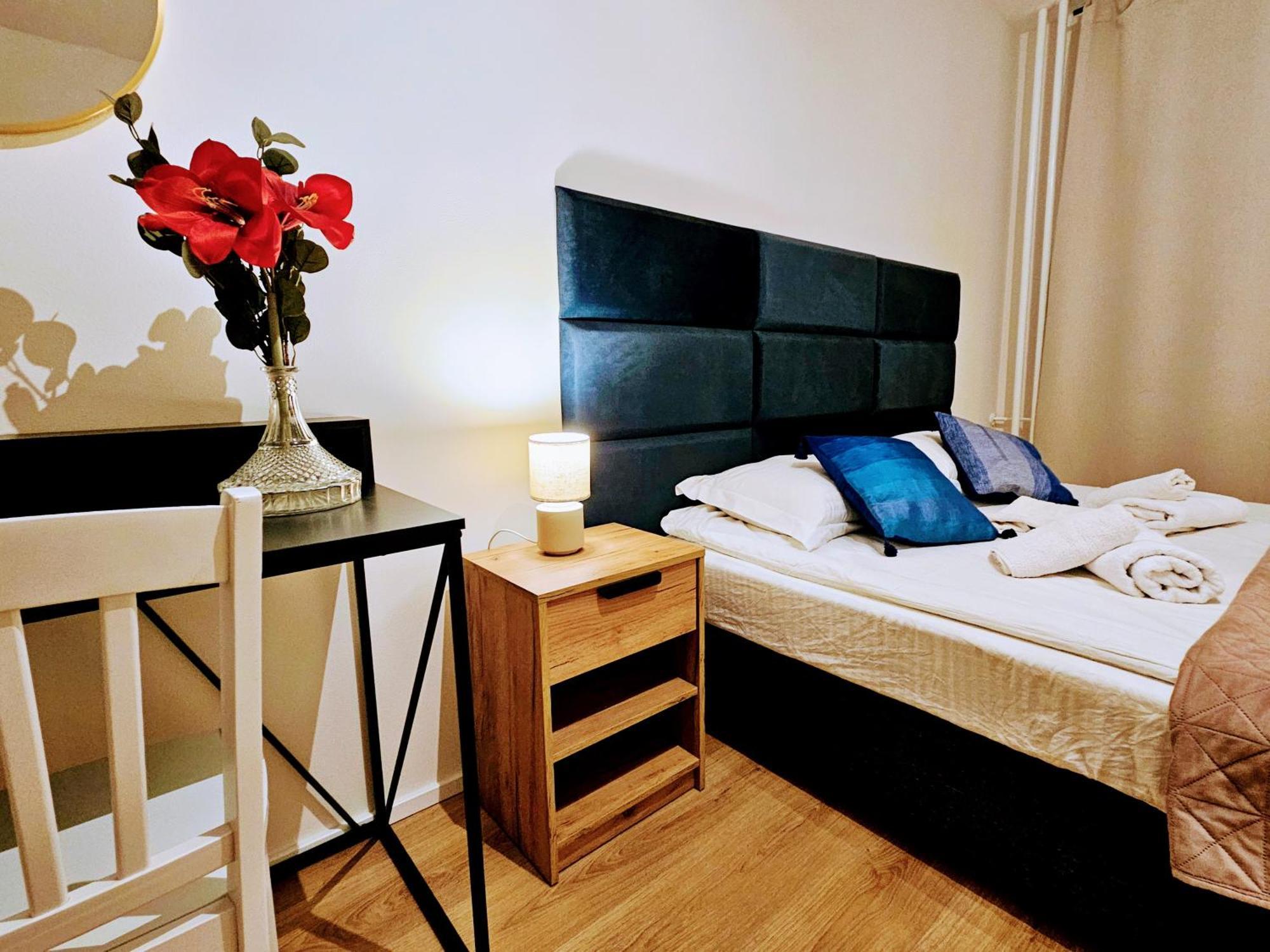 Appartamento Live-inn 2 Bdr Family For 1-8 Guests, 20 Mins To Center, Lift, Gym, Reception, Parking, Roof Terrace, Game & Party Praga