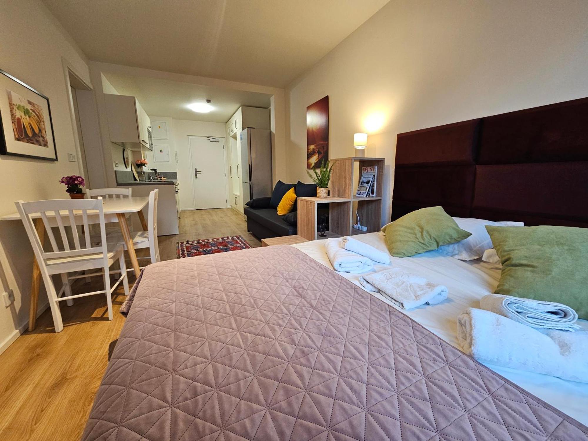Live-inn 2 Bdr Family For 1-8 Guests, 20 Mins To Center, Lift, Gym, Reception, Parking, Roof Terrace, Game & Party Appartamento *