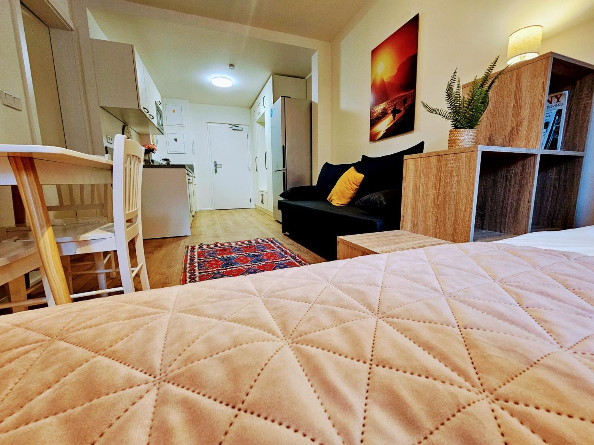 Appartamento Live-inn 2 Bdr Family For 1-8 Guests, 20 Mins To Center, Lift, Gym, Reception, Parking, Roof Terrace, Game & Party