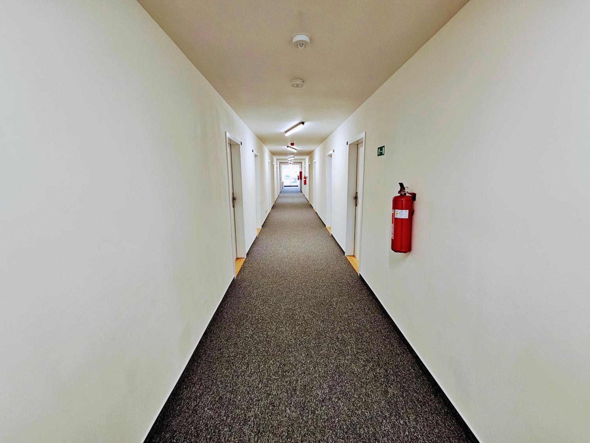 Live-inn 2 Bdr Family For 1-8 Guests, 20 Mins To Center, Lift, Gym, Reception, Parking, Roof Terrace, Game & Party Praga