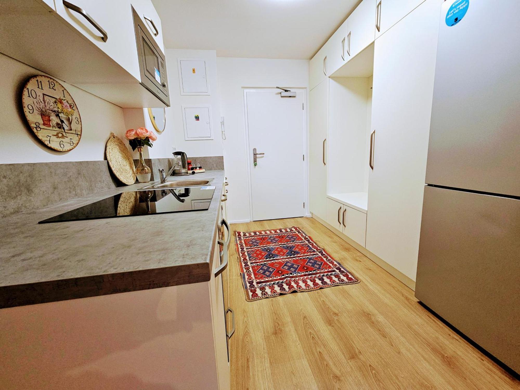 Live-inn 2 Bdr Family For 1-8 Guests, 20 Mins To Center, Lift, Gym, Reception, Parking, Roof Terrace, Game & Party Appartamento *